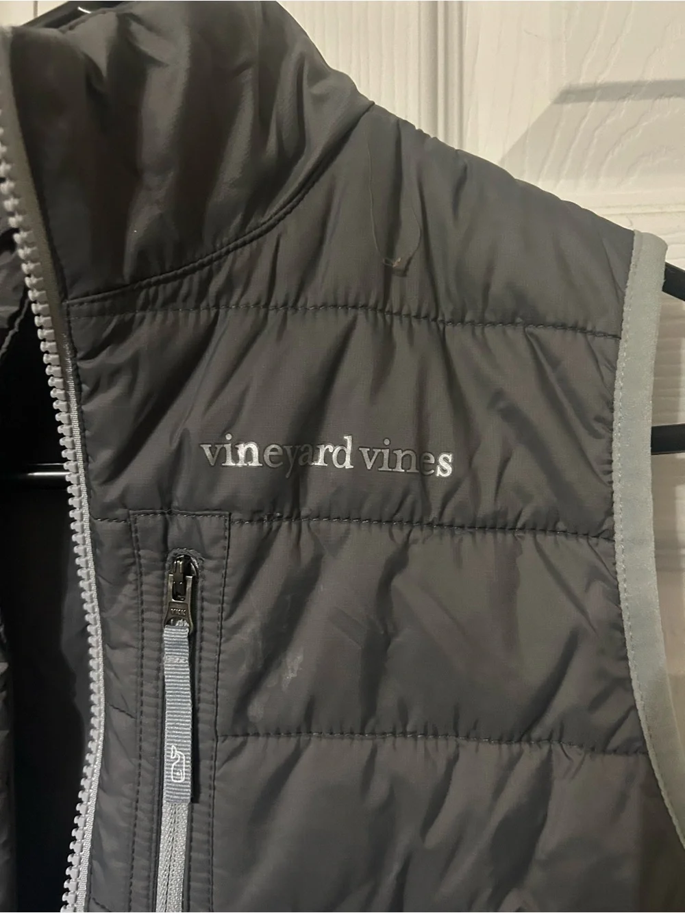 Vineyard Vines Men’s Gray Quilted Puffer Vest with Zip Pockets